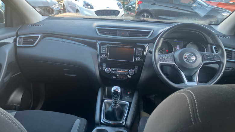 Nissan Qashqai 1.3 DiG-T Acenta Premium 5dr Petrol Hatchback